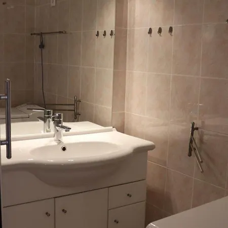 Studio-cabine Lumineux Avec Terrasse, Parking, Proche - Fr-1-100-119 * Cavalaire-sur-Mer